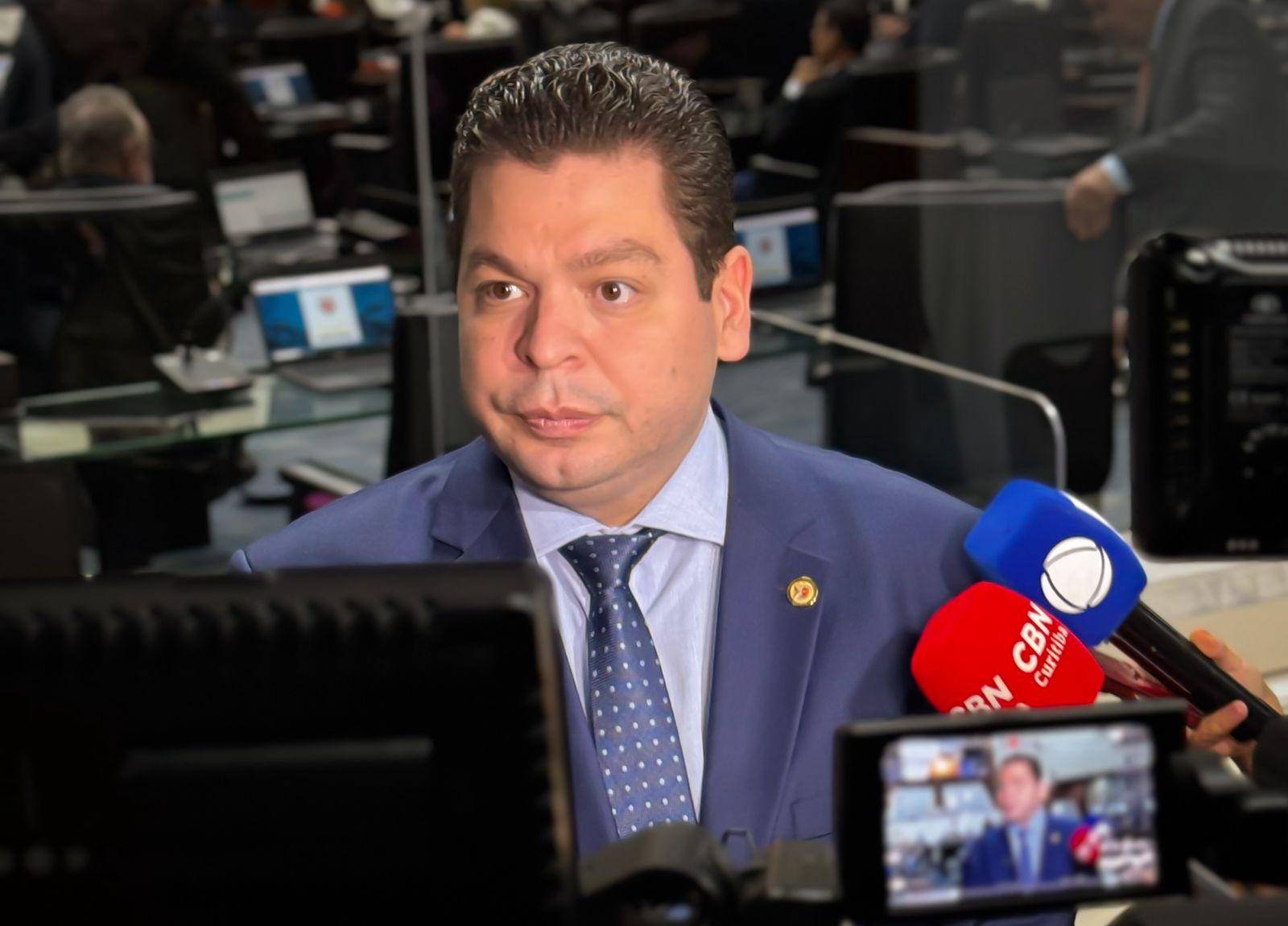 Secretário da ALEP, Deputado Gugu Bueno destaca solidez fiscal do Paraná e valorização da educação
